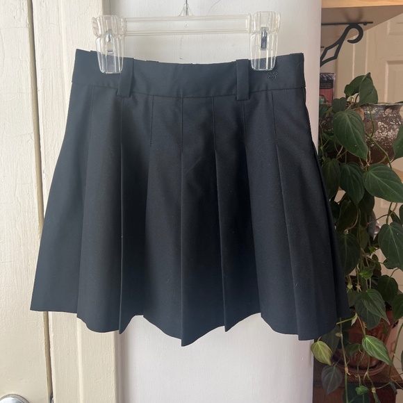 Aritzia Sunday Best Olive Micro Skirt - Picture 2 of 5